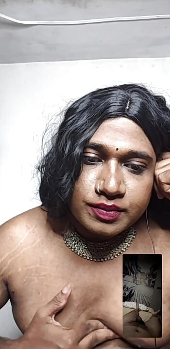 Trans indiană și-a expus corpul sexy pentru client