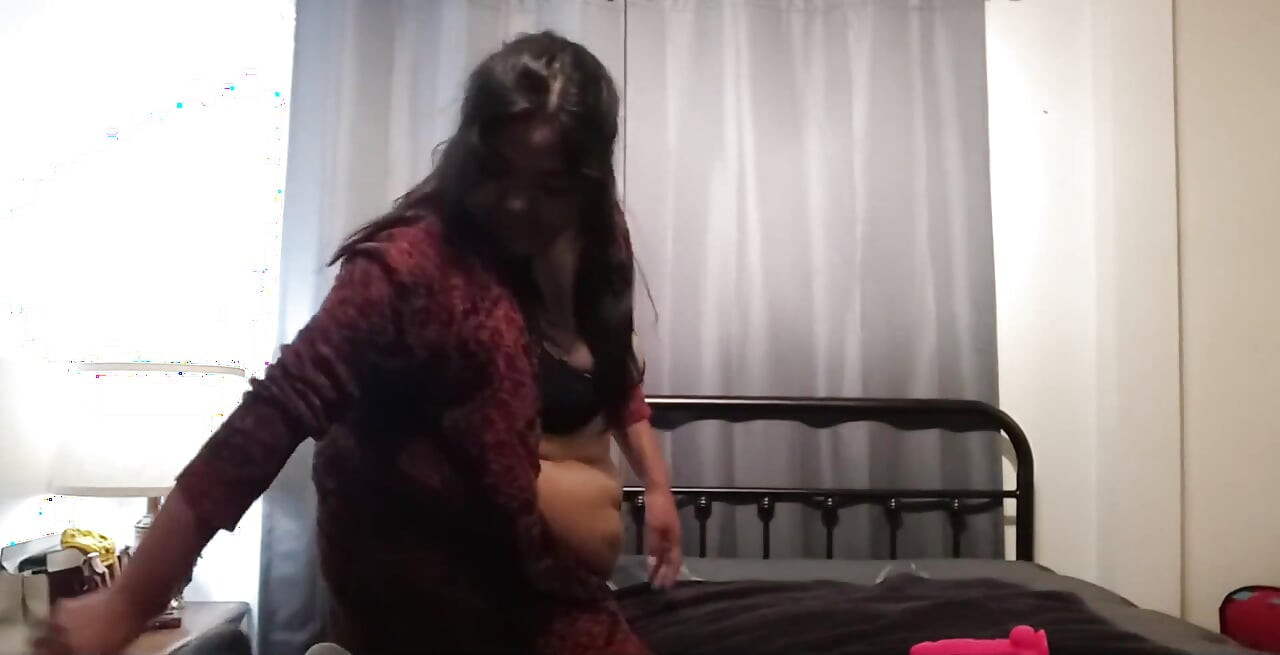 Sheets Day at the Deepthroat House! Dee Pumps One Out on Her Bare Mattress.