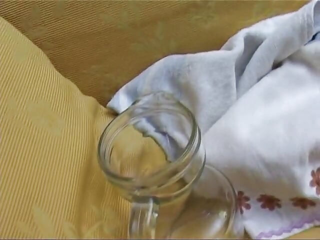 Amatőr kövér lány dildóval veri ki a punciját