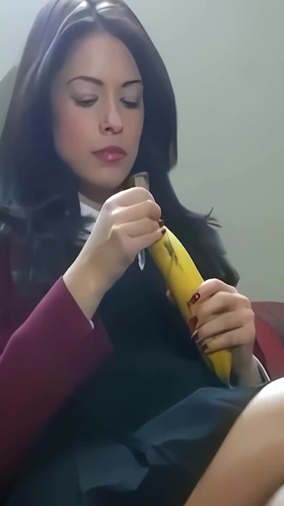 香蕉以Ava Dalush为特色
