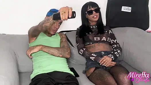 Мой друг не меняется каждый раз, когда приходит ко мне в гости, есть