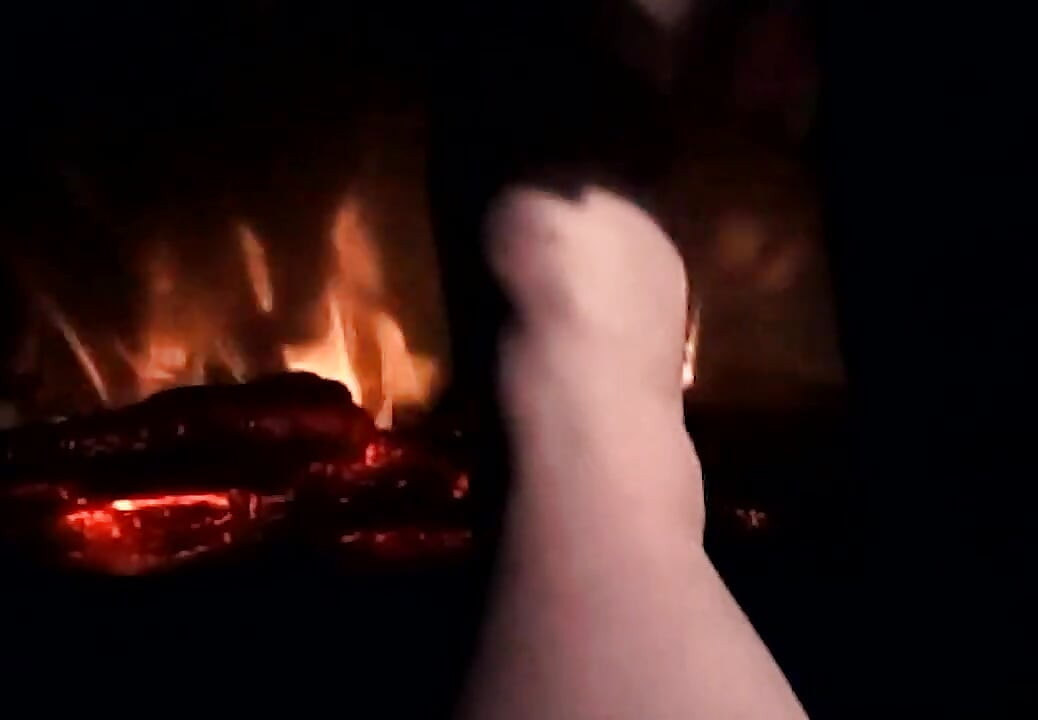 Warming My Feet up to Give You a Nice Hott Footjob No Headphones Required