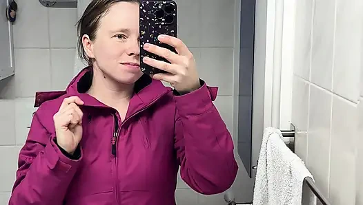 Büyük göğüslü kadın