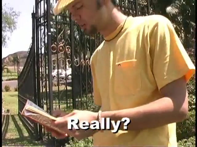 白人解开黑人女孩的胸罩并玩弄她的奶子