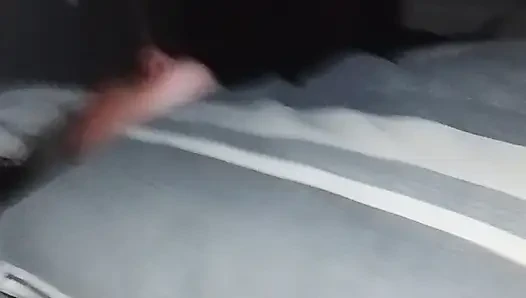Karıma yumruk sokuyorum