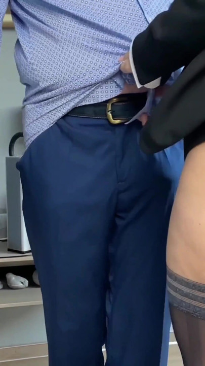 Secretary gets face fuck and deepthroat
