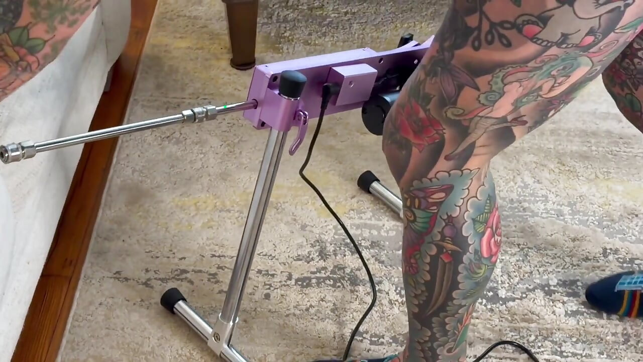 看我被我的性愛機器操，真正高潮！
