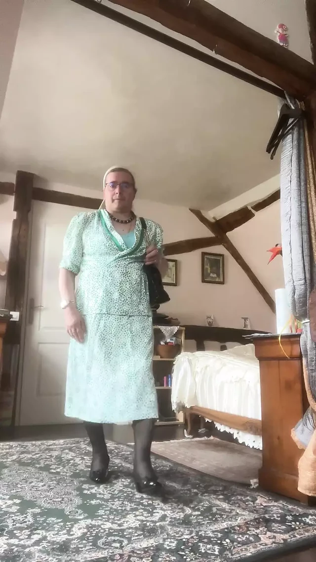 In bourgeois vintage outfit