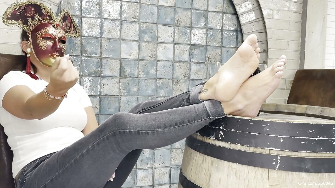 Masked Valeria Bare Sole Licking on Wooden Barrel