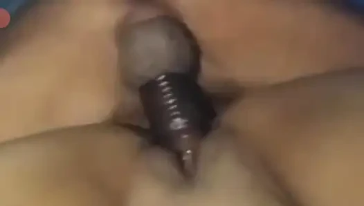 Sıkı ıslak amcık .sikişmek çok zevk alıyor