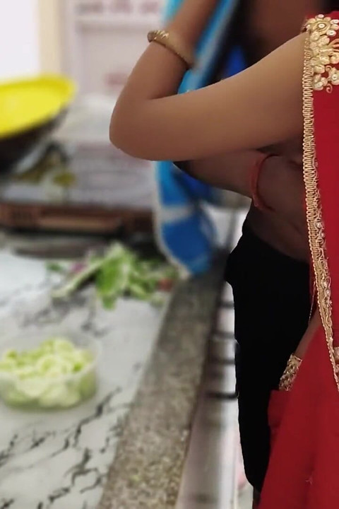 Gorąca Bhabhi uwiedziona przez Devera w Homemade