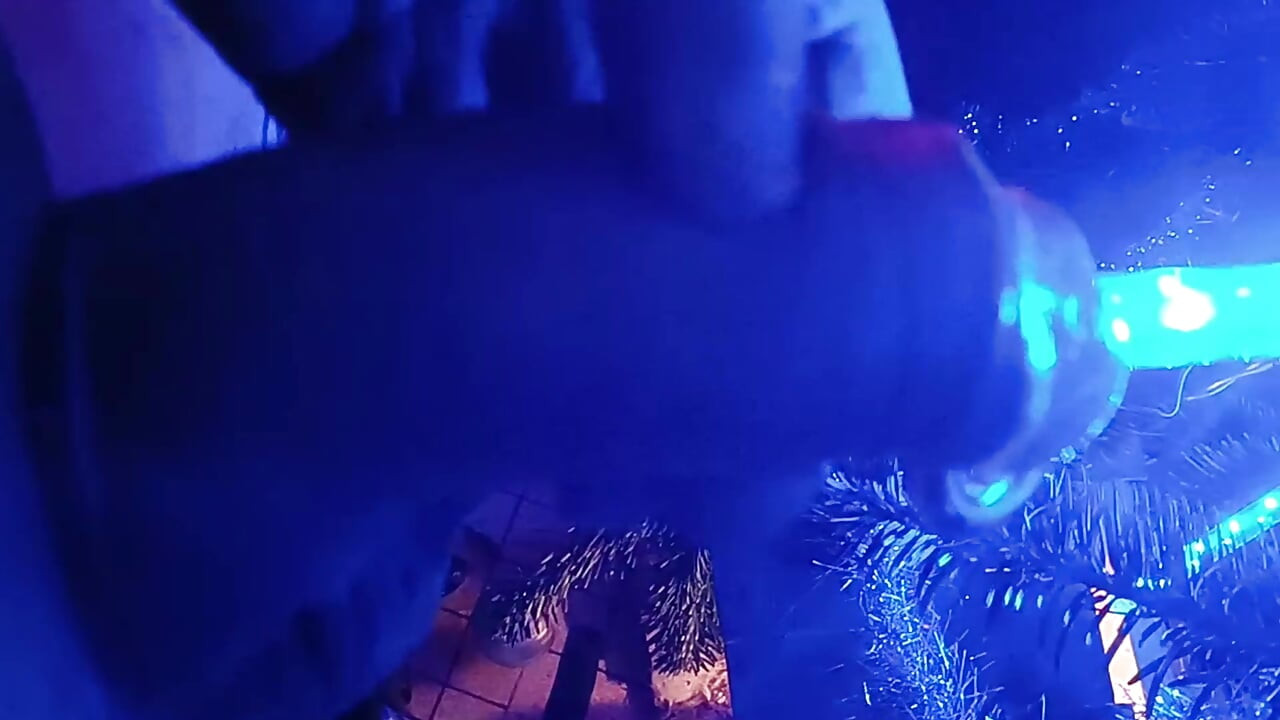 圣诞树，大直径LED灯管，它必须适合这个鸡巴孔