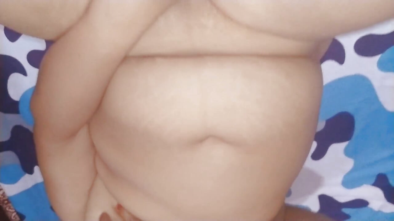 Κορίτσι απ' το Νεπάλ παίζει με την 7ιντσα Διδώ