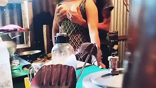 Voller Genuss in der küche mit meinem heißen bhabi.