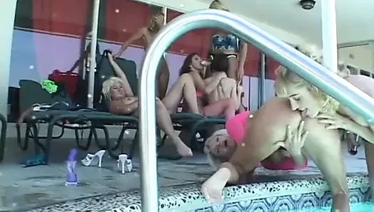Two horny lesbians on the floor fuck eachother with two way dildo