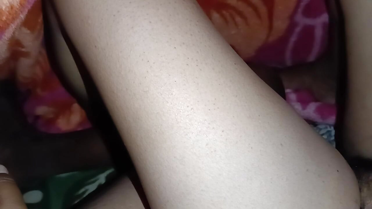 私のベッドにいる義理の妹