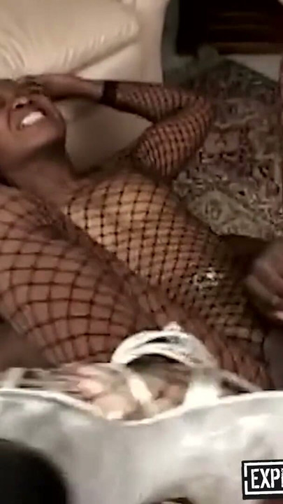 Femme de ménage sud-africaine et jardinier à grosse bite noire - baise anale sauvage avec éjaculation | Clip 1