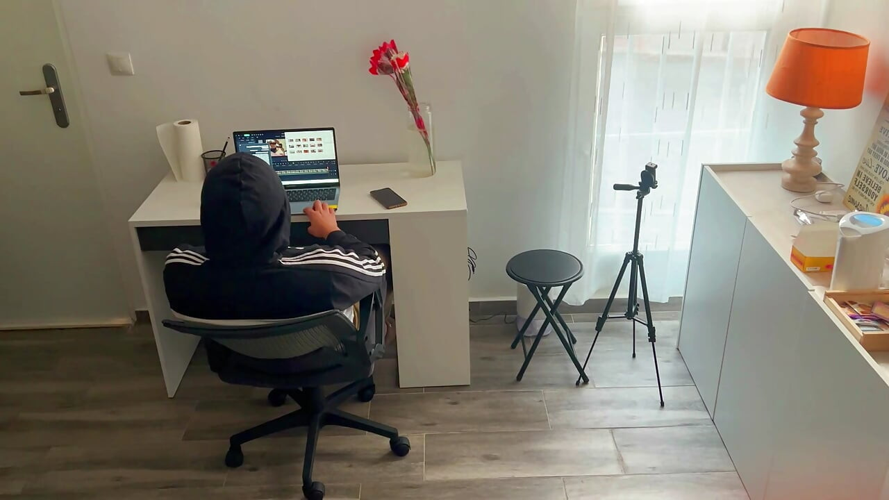 Demi-sœur Planture Me Surprend Avec La Meilleure Fellation