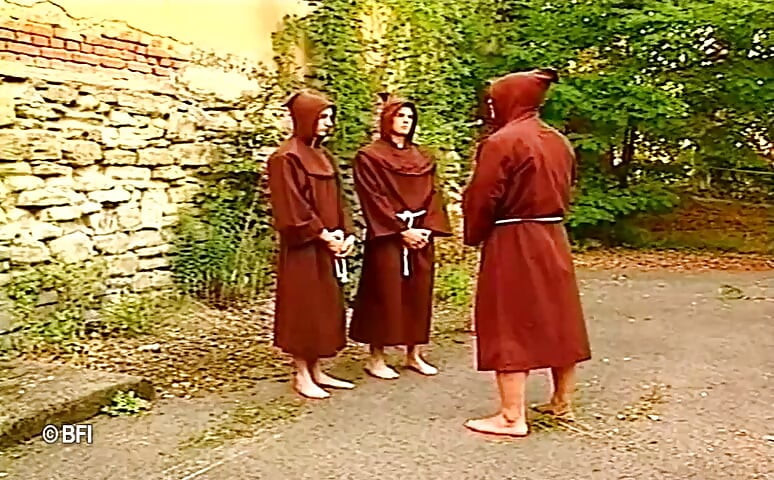 Nun chick loves to bang hard in outdoor fuck