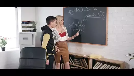 Jordi трахает свою сексуальную учительницу