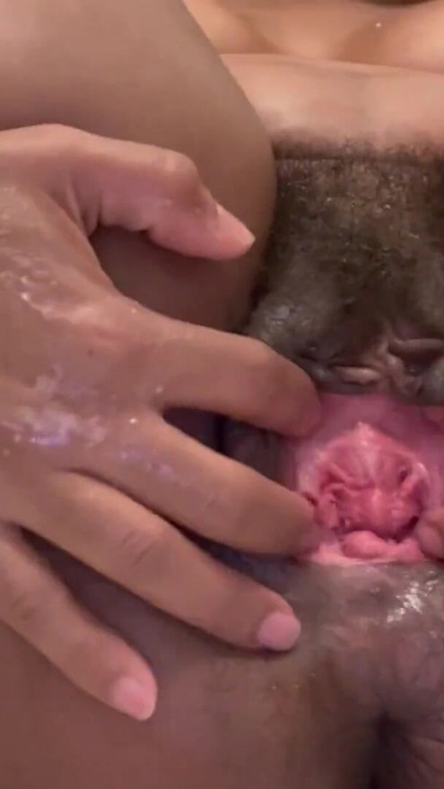 Asmr sound of cream on my skin and on the hairs of my pussy, fingers in the vagina that is ovulating and is creamy. | Clip 2