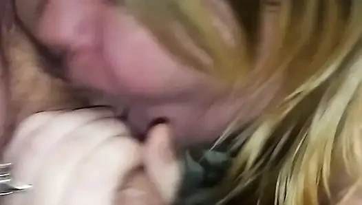 Döl yüzlü evli kadın