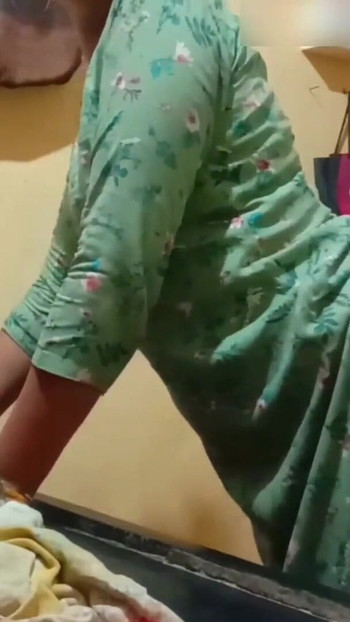 Památný okamžik z "Indická sexy manželka byla ošukaná při vaření v kuchyni"