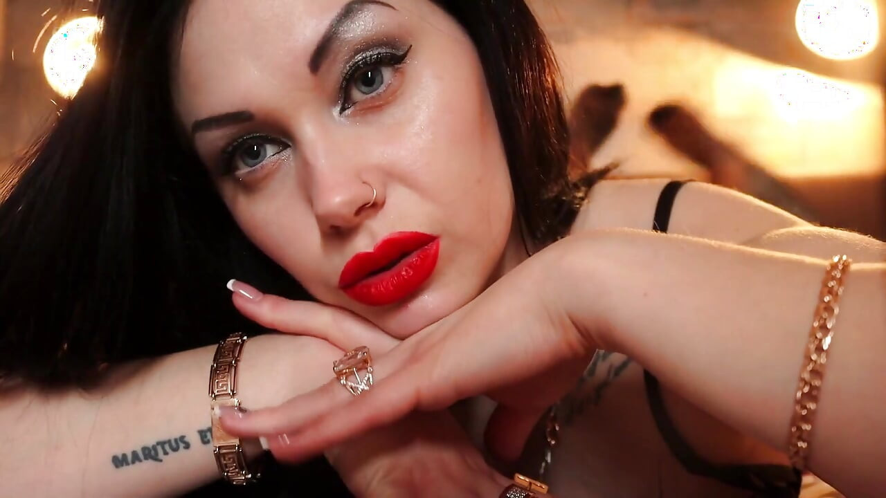 Diosa sensual codiciosa que merece todo lo mejor! ¡Estás aquí para complacerme y darme todo lo que quiero!