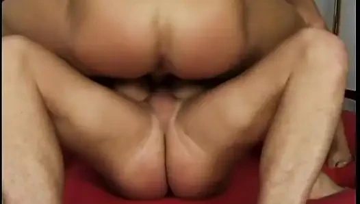 Azgın porno yıldızı üç yarak alıyor