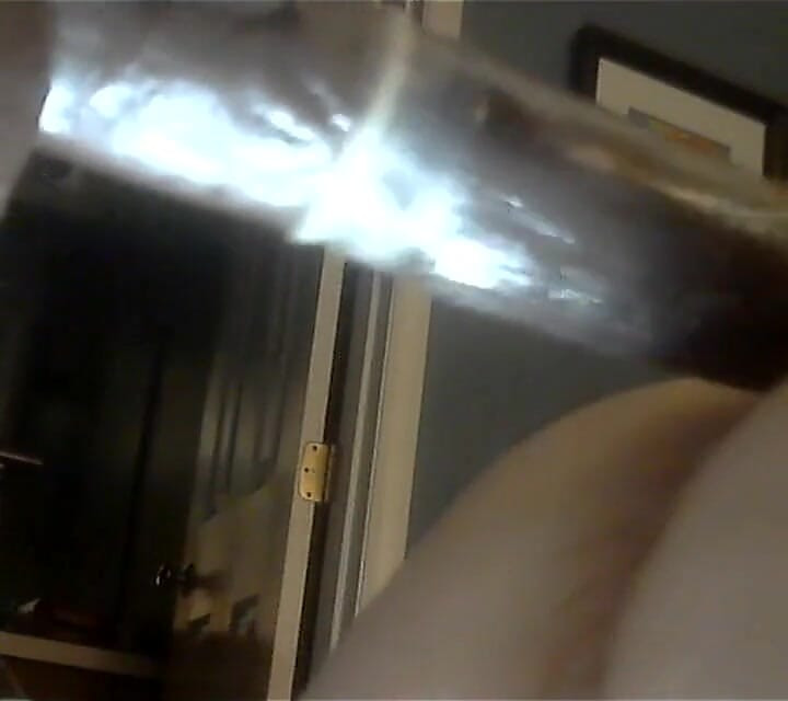 My ass zostaje zerżnięta przez wbijanie dildo