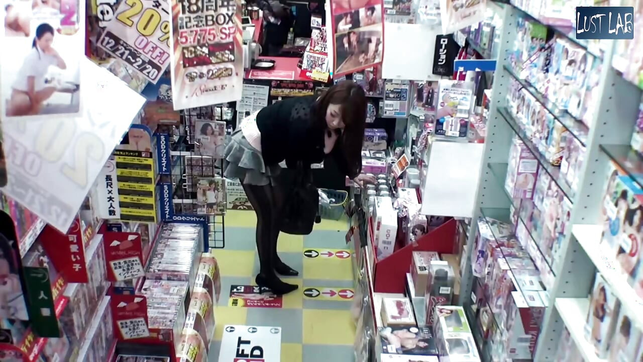 Adult Aisle Encounter - mengunci mata dengan seorang wanita berkahwin yang gelisah - part2