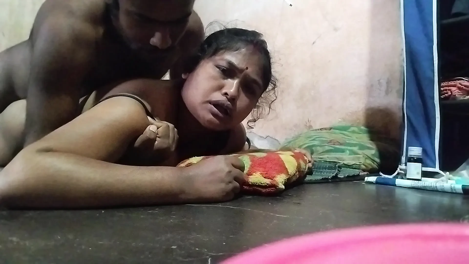 Video gợi cảm của vợ chồng deshi bằng tiếng Hin-di