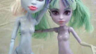 Doll Pee Party