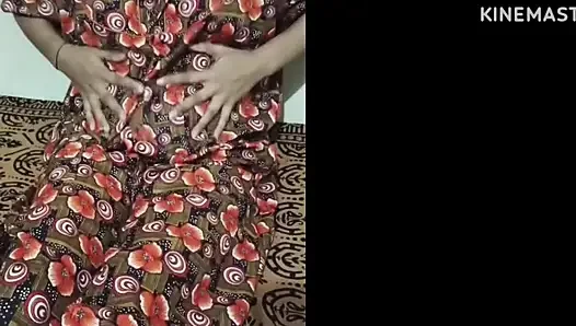 Meena onu sikecek kimse yokken kendini tatmin etmek için dildo kullanıyor