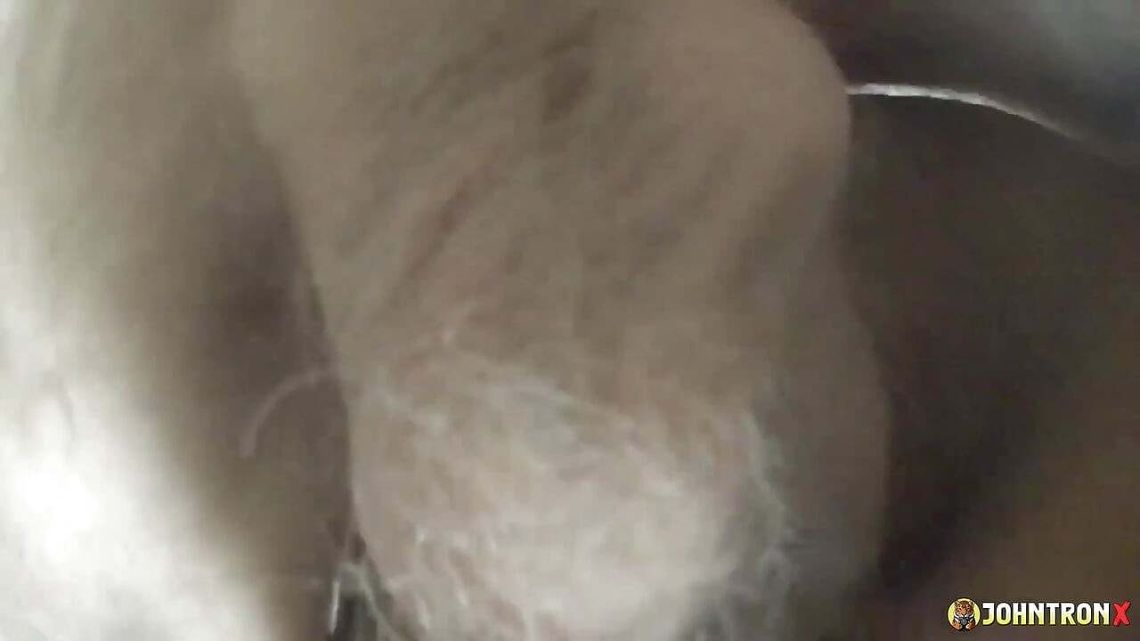 Johntronx - Sexo matinal com uma gata asiática em close-up