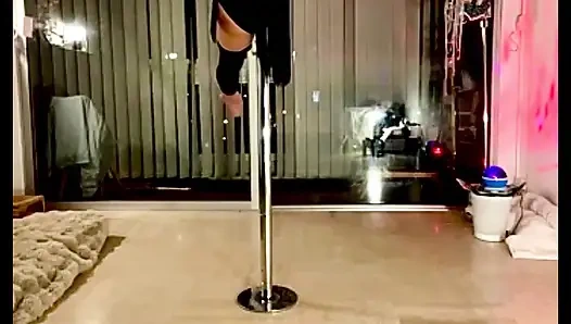 Çıplak Dansçı