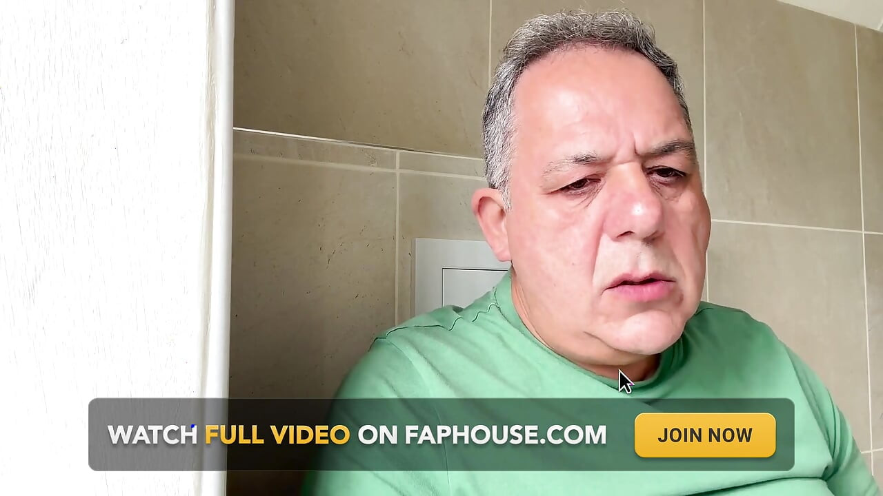 George Rex, masturbação com camiseta verde