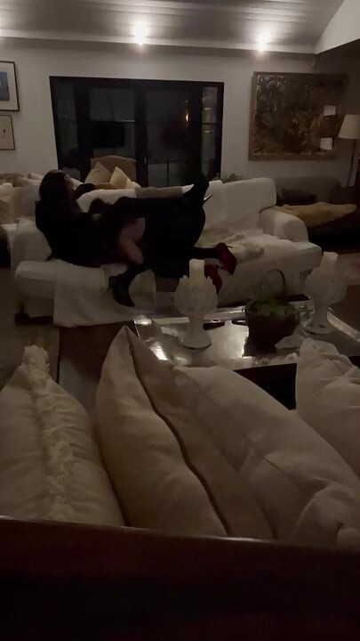Roger se folla a Roxxie