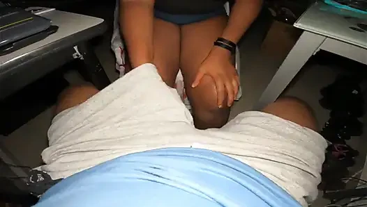 Jeezum no nice if ya gal capping cewek ini nyepong kontol besar dengan lampu sekilas percaya kalau aku bakal masukin wajahku di pangkuan ya - mastermeat1
