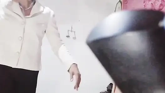 Ep1 Desi stiefmutter hat die kamera von stiefsohn gefunden und sie strippt