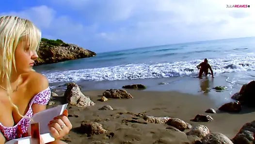 Sarışın kız arkadaşla uçurumda deniz kenarında sikişiyor