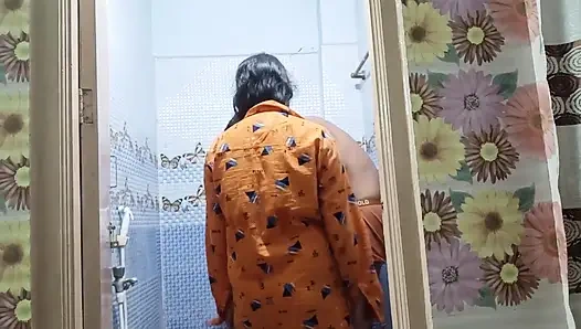 Evli olduğumun içine boşalma! Telugu Hintli orta yaşlı seksi evli kadın duşta dölleniyor