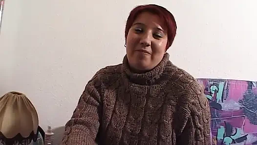 Ahegao trans sürtük yarağı okşuyorken götünü parmaklıyor