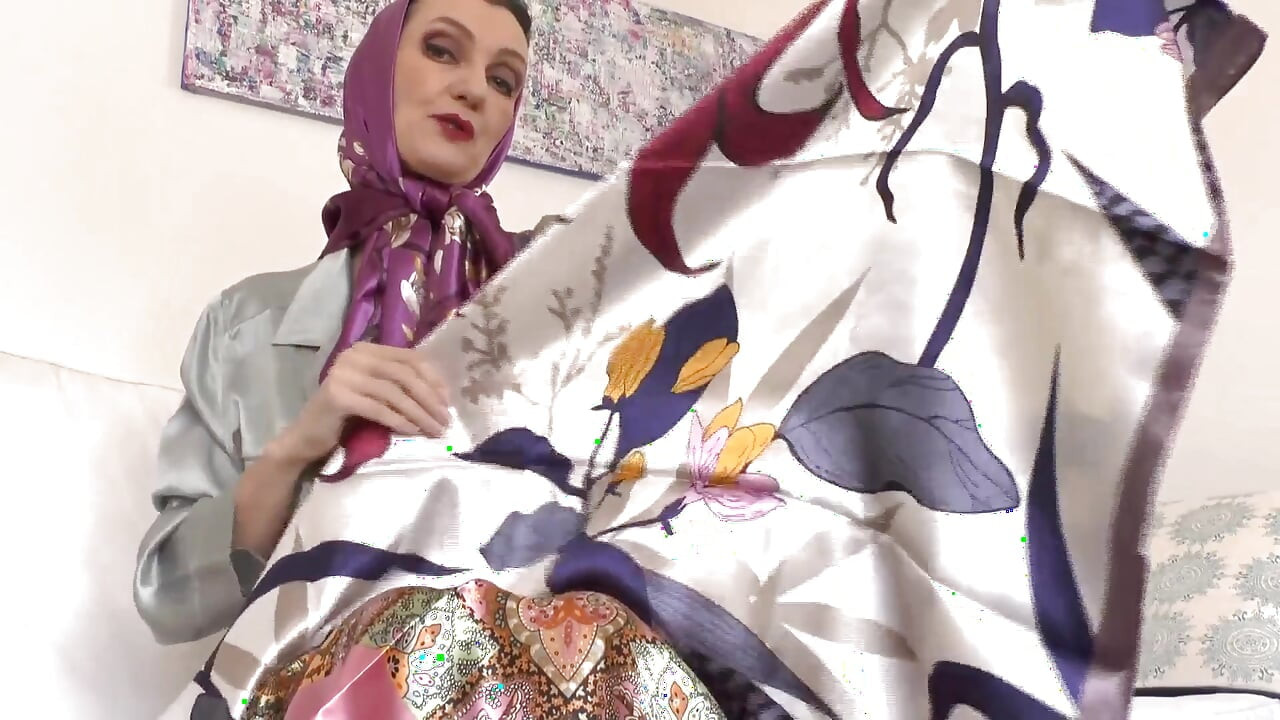 A mostohanéni új szatén kendői felizgatnak! Lady Victoria Valente