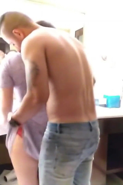 Dadilju jebe njen šef