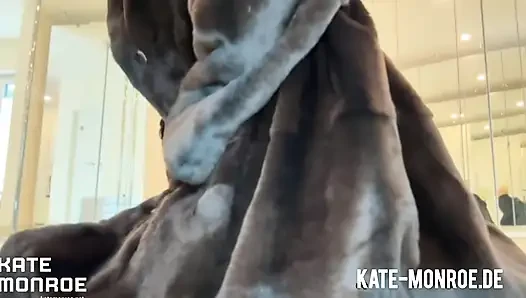 NYLON & PELZ ASMR von Kate Monroe