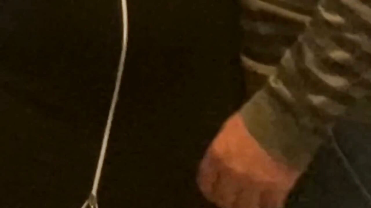 Người lạ thích đút ngón tay vào con đĩ của âm hộ