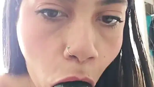 Lagi asik mainin timun yang nikmat