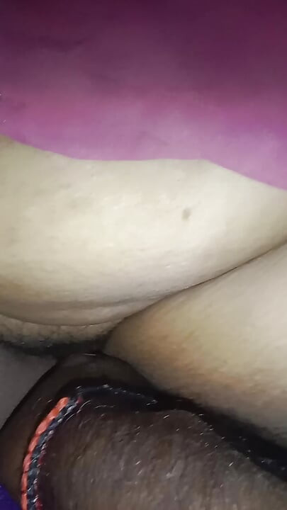 Berkata kakinya menyakitkan, jadi saya membiarkannya pergi dan kemudian dia membentangkan pepeknya dan kemudian dia menggoda saya dengan bercakap seksi.