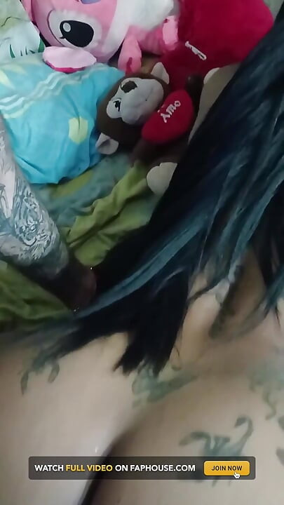 Venezuelan Trans, Big Ass with a Good Body Lets Her Cock Get Twisted, Deep Throat